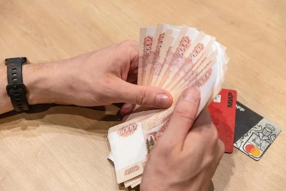 Банки выпустили для жителей Верхневолжья более 160 тысяч новых платежных карт за прошедший год.