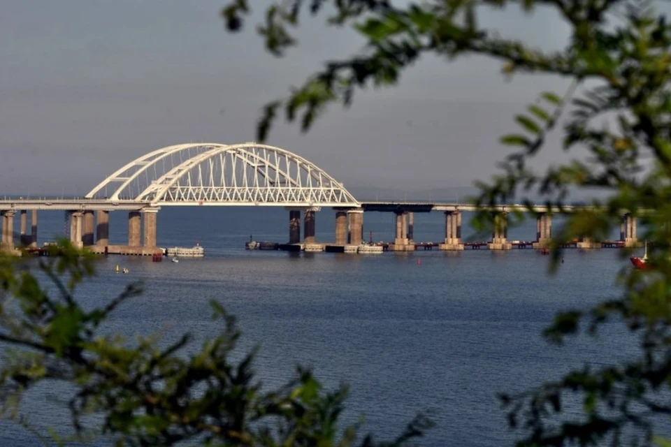 Движение по Крымскому мосту возобновили спустя 9 часов Фото из архива КП