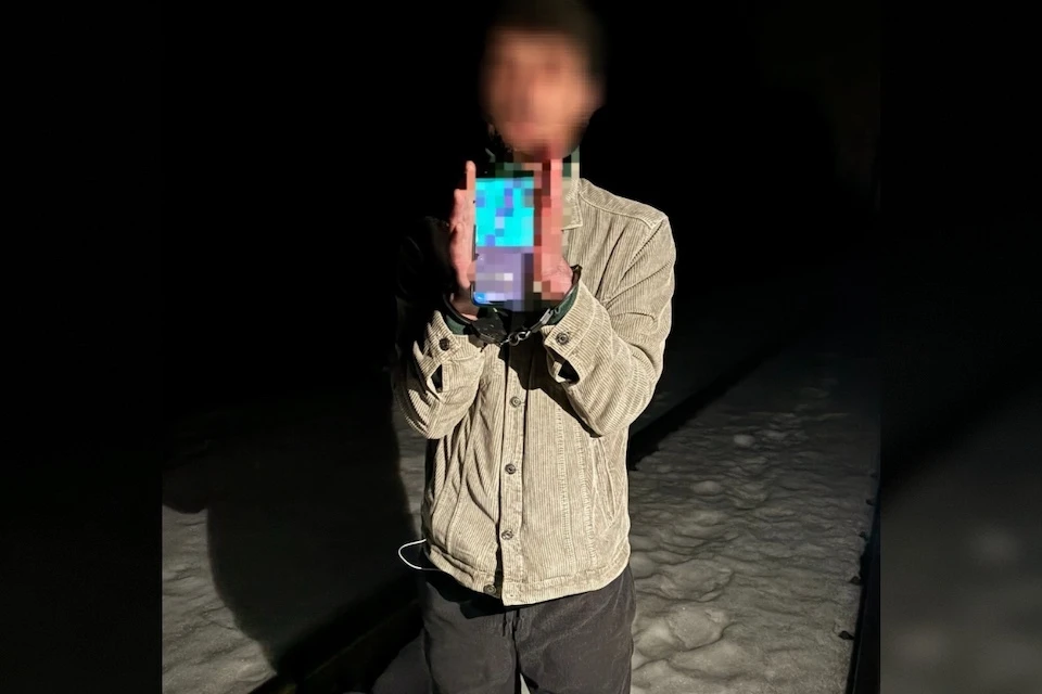 Задержанный приобрел запрещенные вещества бесконтактным способом и хранил их в кармане брюк. Фото: Тверской отдел МВД на транспорте.