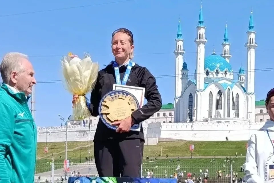 Омская бегунья Марина Ковалева на финише чемпионата России. Фото: пресс-служба минспорта Омской области