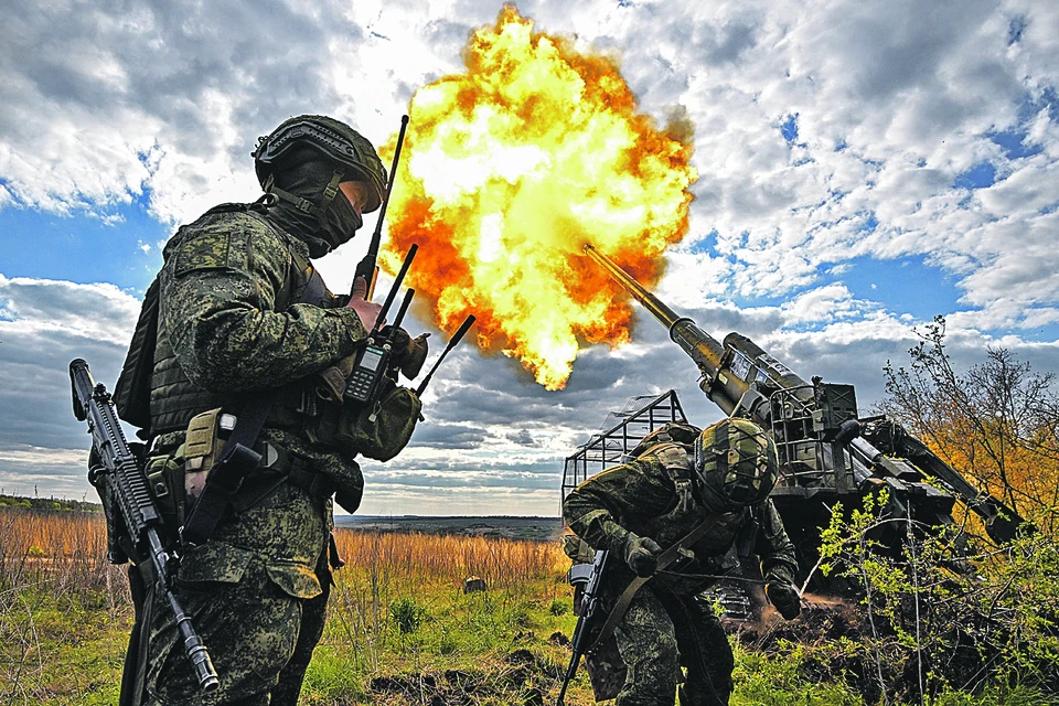 Военнослужащие из расчета САУ 2С7 «Пион» 34-й артиллерийской дивизии 273-й артиллерийской бригады группировки войск «Запад» бьют врага на Харьковском направлении. Там же, где в Великую Отечественную войну Красная армия уничтожала фашистских захватчиков.