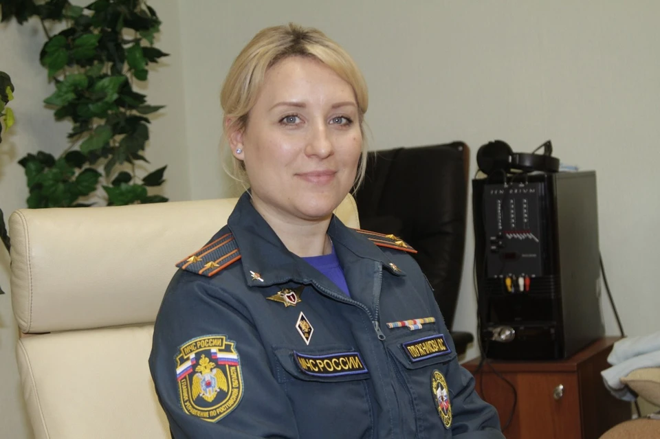 Юлия Плужникова старается бережно и с особой заботой относиться к сослуживцам. Фото: ГУ МЧС по Ростовской области