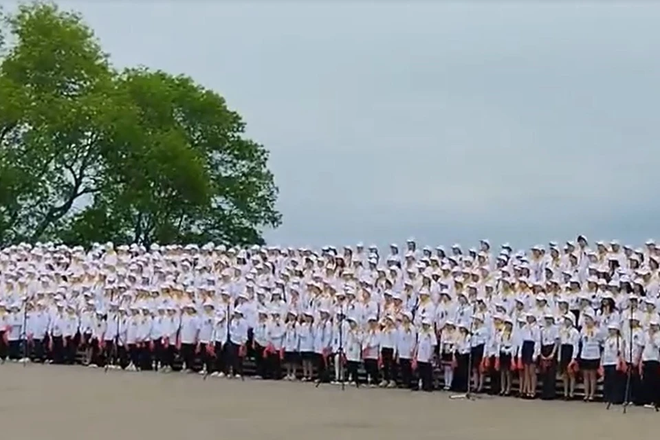 Детский хор был создан в 2015 году и уже более десяти лет является символом преемственности поколений в регионе. Фото: стоп-кадр видео минкультуры СК