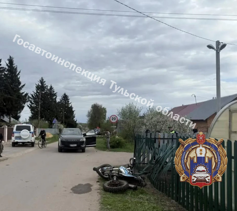 Мотоциклист без прав пошел на обгон и врезался в автомобиль в Теплом Тульской области