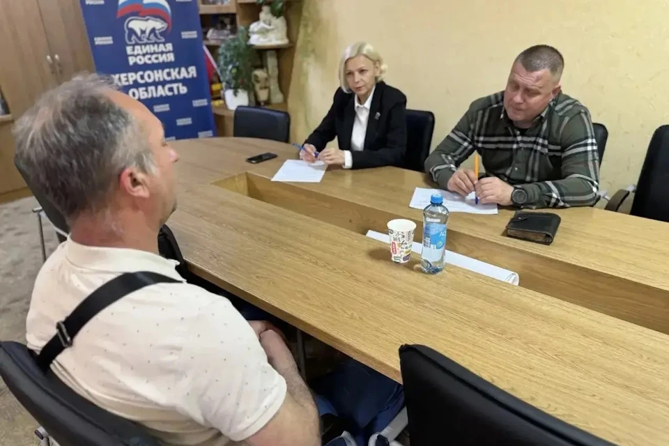 Сенатор провел прием граждан в Чаплинском округе Фото: пресс-служба Игоря Кастюкевича