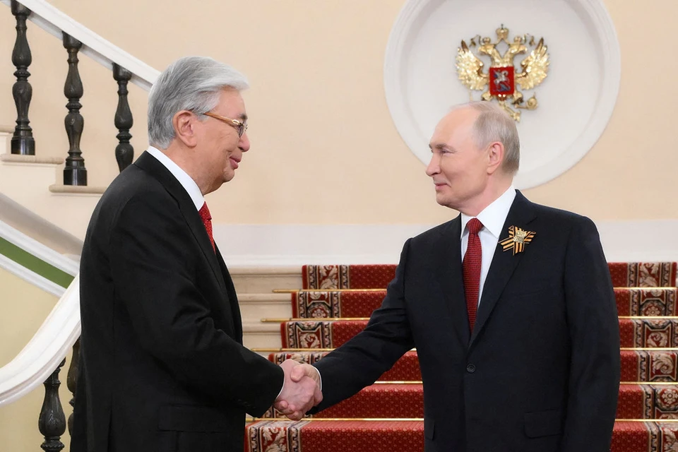 Президенты двух стран общались очно совсем недавно - 9 Мая, в День Победы в Москве.