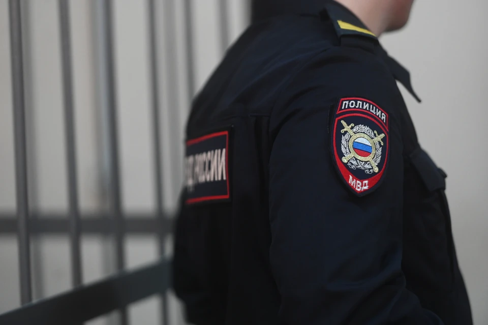 В Новосибирске группа молодых людей силой вымогала 240 тысяч рублей у своего знакомого.