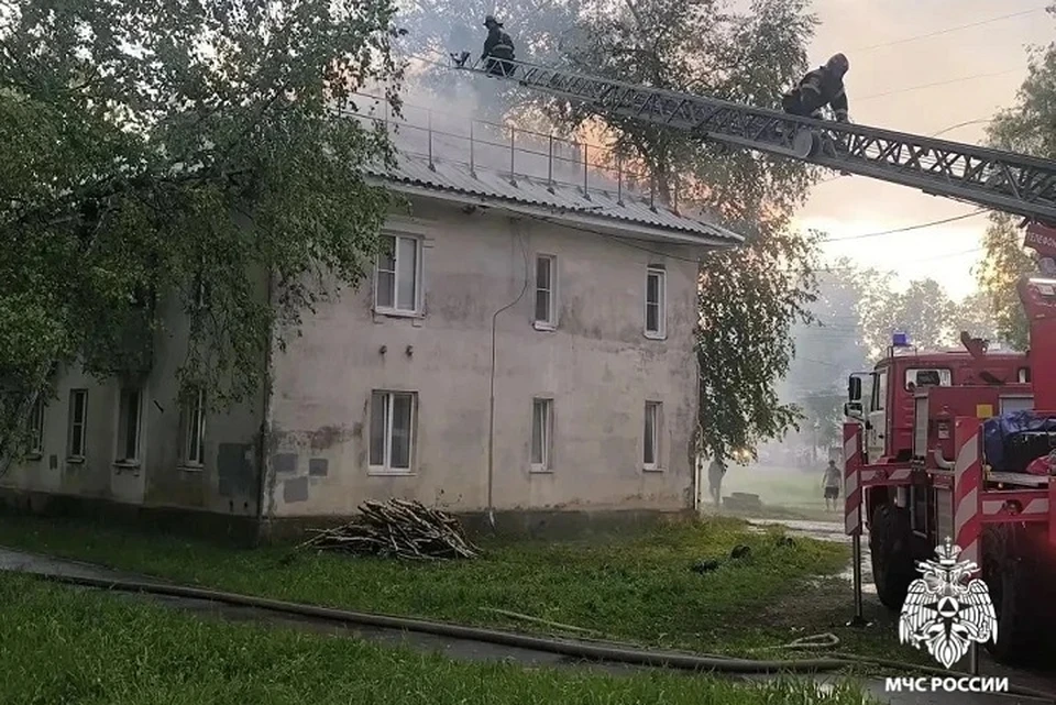 В Рыбинске горела кровля двухэтажного дома.