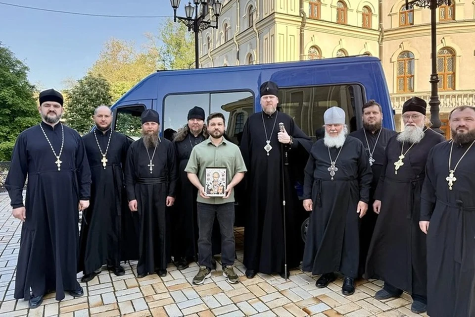 Храмам на освобожденных территориях ДНР передали автомобили. Фото: Донецкая епархия