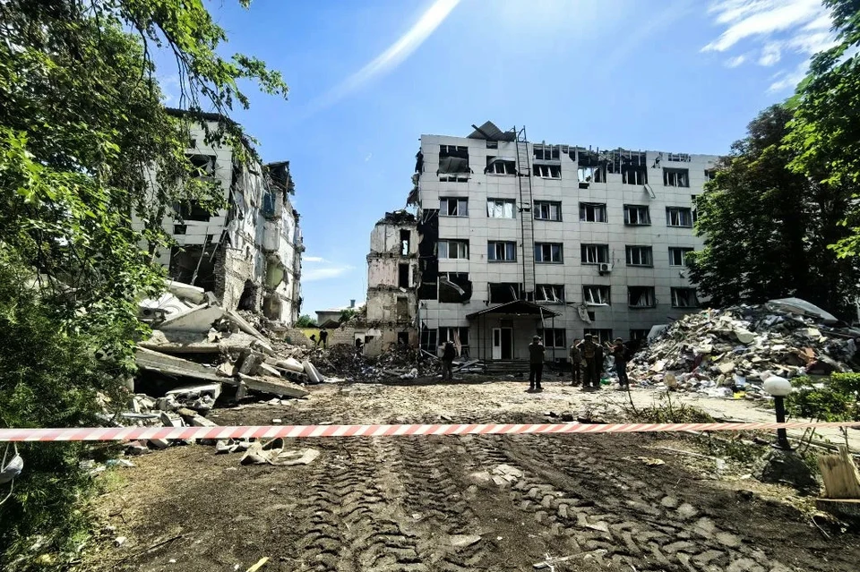 От ударов ВСУ по колледжу в Старобельске 21 человек погиб, 65 пострадали. Студентам было от 18 до 22 лет.
