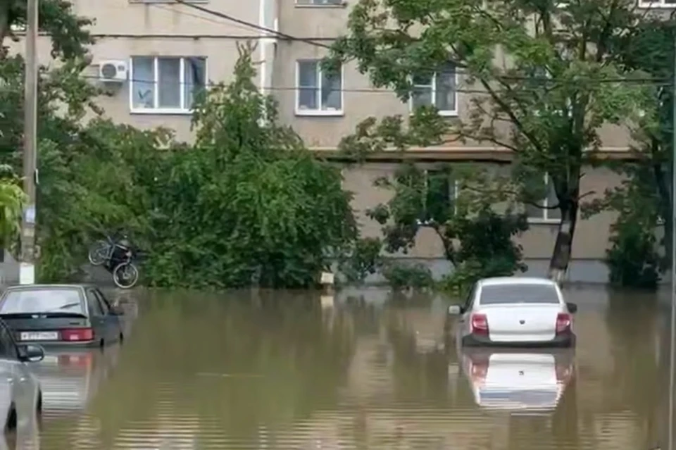 Ливневки не справляются с сильными дождями в Невинномысске. Фото: соцсети