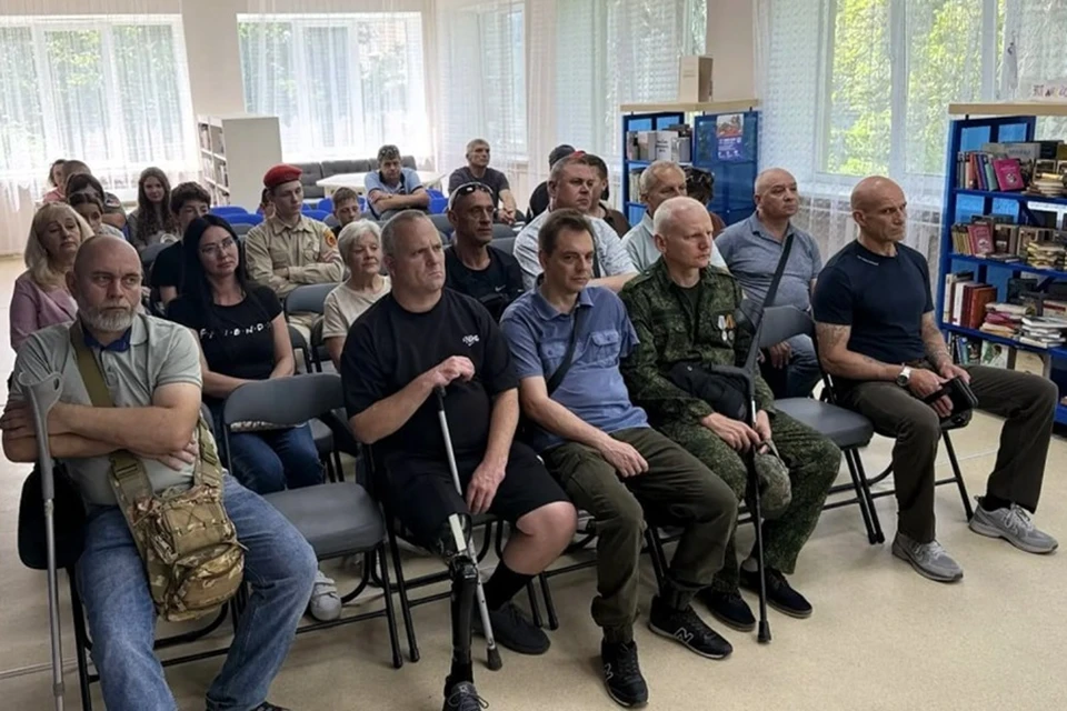С ветеранами боевых действий из ДНР встретился писатель из Хабаровска. Фото: Филиал фонда «Защитники Отечества» в ДНР