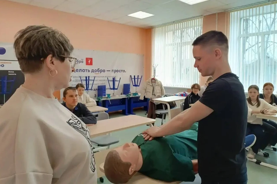 Для уроков ОБЗР школы получили широкий спектр учебных материалов. Фото: ТГ/Толстыкина