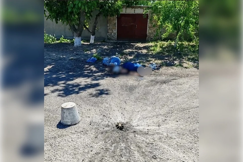 Снаряд ВСУ разорвался прямо рядом с мирными жителями Горностаевки. Фото: Владимир Сальдо/МАХ