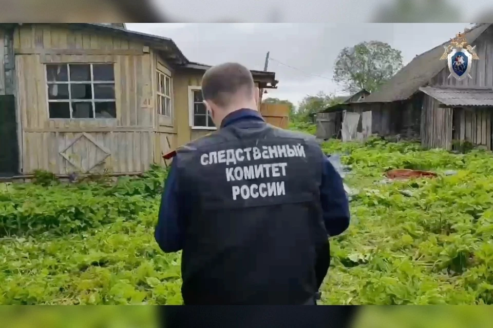 Для определения точных причин смерти трех мужчин и очага возгорания в жилом доме специалисты проведут экспертные исследования. Фото: СУ СК РФ по Тверской области.