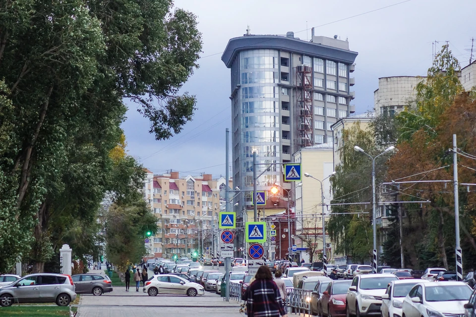 Если ракетная опасность застала вас на улице или в транспорте, срочно укройтесь в ближайшем здании или подземном переходе