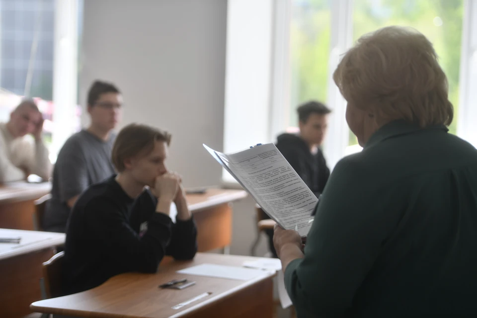 Двоих нижегородских выпускников удалили с ЕГЭ за списывание.
