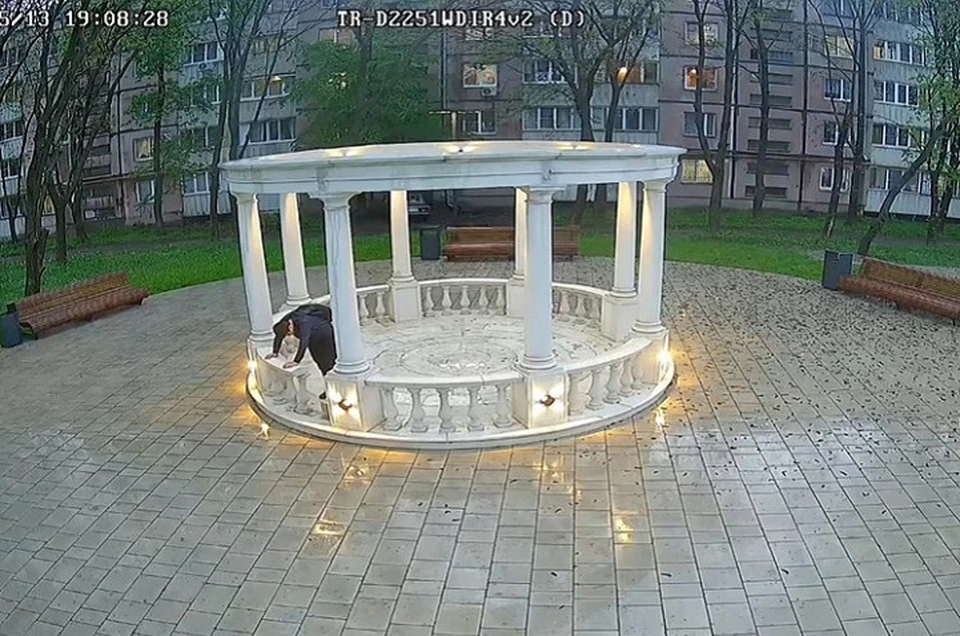 Первый вандал увеличил число выходов из ротонды. Фото: соцсети главы города.