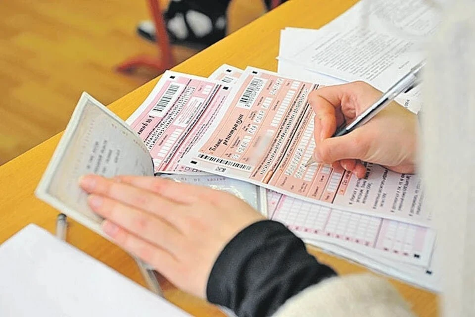 В Петербурге выпускнице пришлось снять нижнее белье, чтобы попасть на ЕГЭ