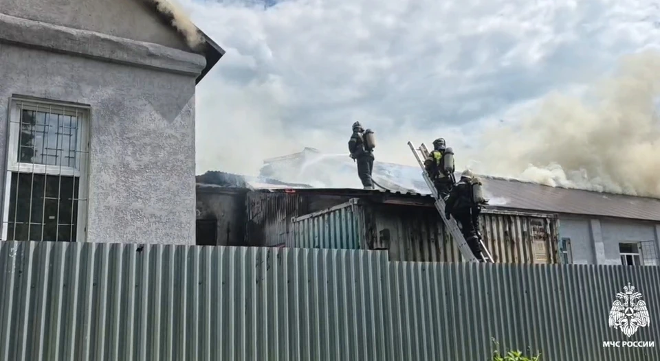 В Туле локализован пожар в производственном здании на проспекте Ленина.