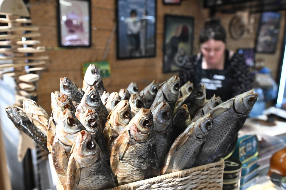 Особенно опасно покупать с рук мясо, рыбу, молочные продукты и домашние консервы.