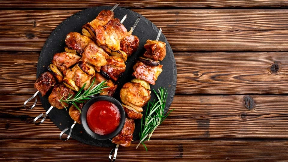 Россиянам дали советы по приготовлению вкусной и безопасной пищи на костре