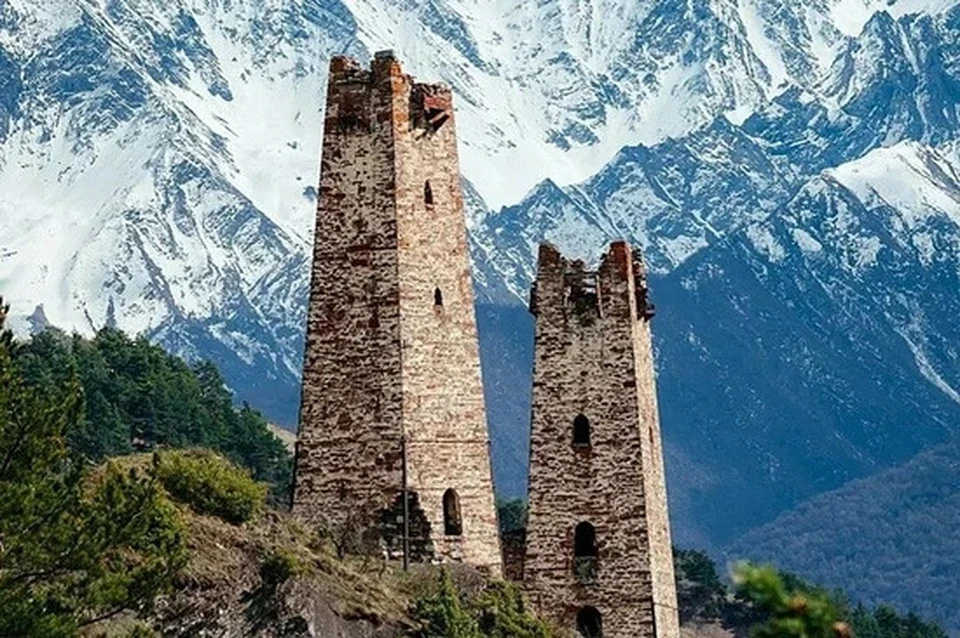 В Ингушетии в средневековом замке обнаружены склеп и каменная стела. Фото: соцсети полпреда президента в СКФО