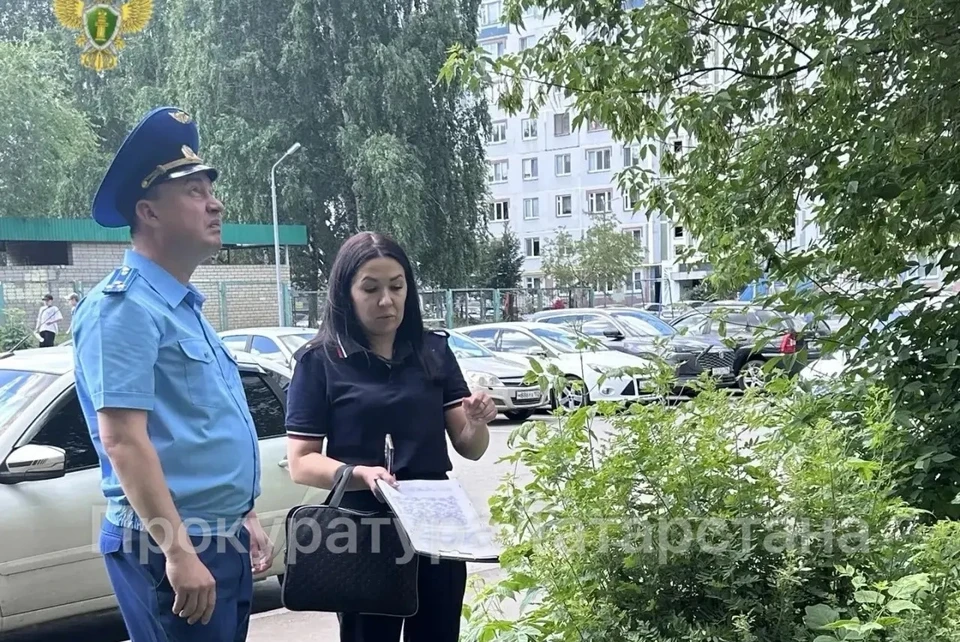 На место происшествия выехал первый заместитель прокурора Набережных Челнов Андрей Гимадеев. Фото: пресс-служба прокуратуры Татарстана