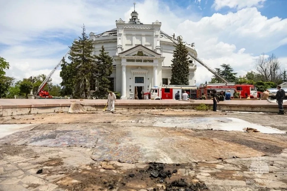 Площадь пожара составила 600 квадратных метров. Фото: МЧС Севастополя