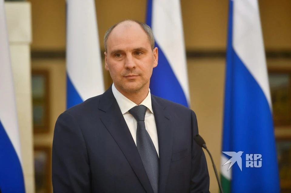 Денис паслед поздравил уральцев с праздником