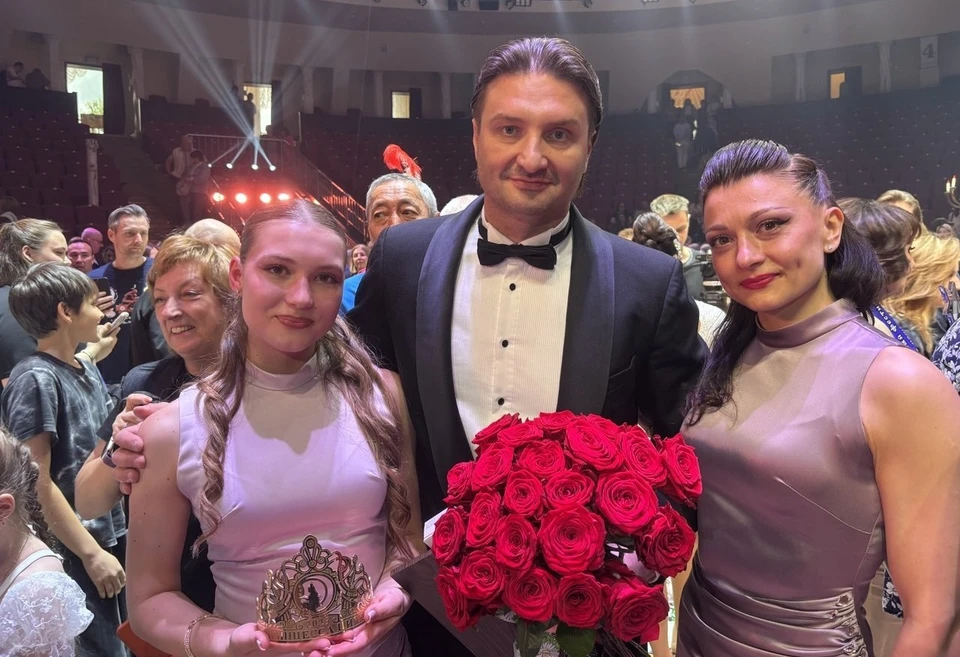 Ольга Клюева, Эдгард Запашный и Арина Клюева (справа налево)