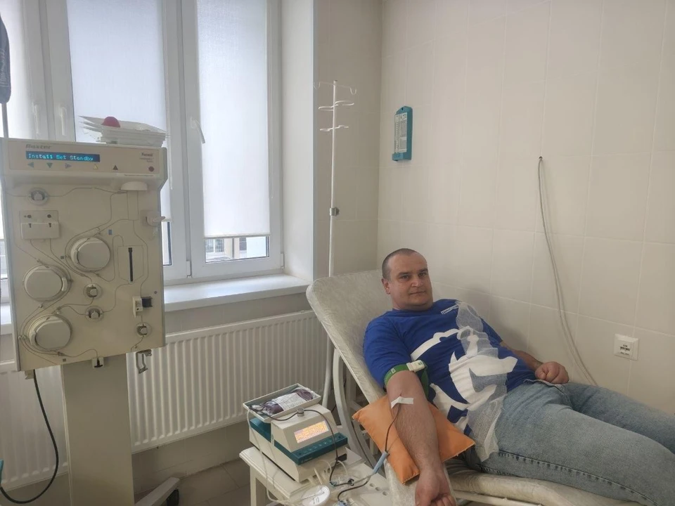 Среди доноров были работники администрации и спасатели-добровольцы. ФОТО: Администрация Краснодонского муниципального округа ЛНР