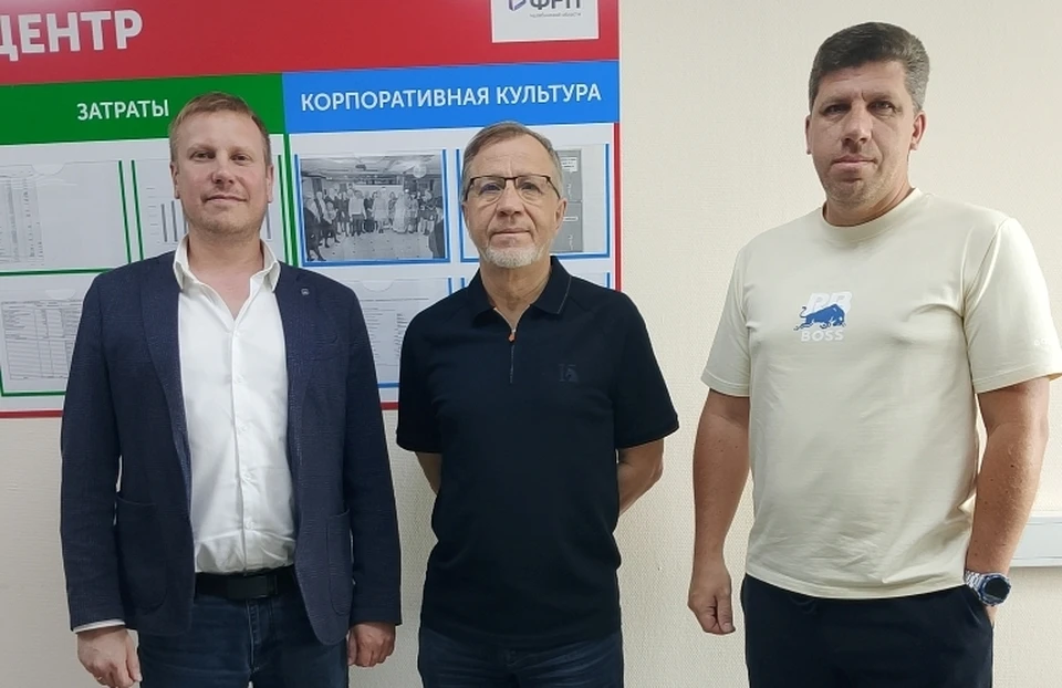 Анатолий Самохвалов, Владимир и Анатолий Бакаевы (на фото слева-направо) на встрече в компании «Главобедсервис». Фото предоставлено редакции