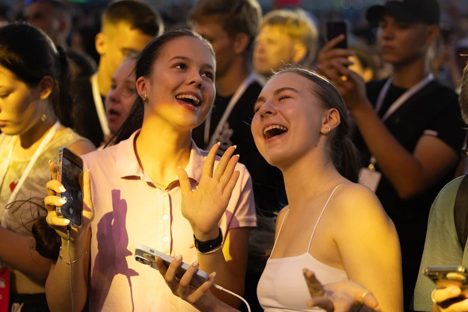 Улыбки будут цвести на лицах горожан и многочисленных гостей города.
