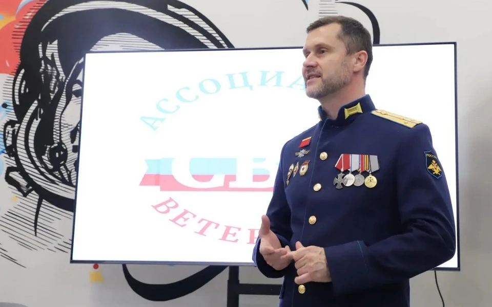 Сергей Сибилев проводит «Уроки мужества» в учебных заведениях, передавая молодому поколению эстафету стойкости и чести. Фото из архива Сергея Сибилева