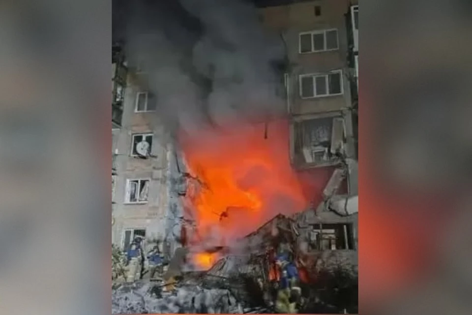 В Горловке погибли три человека из-за обрушения подъезда после атаки БПЛА ВСУ. Фото: МЧС России по ДНР