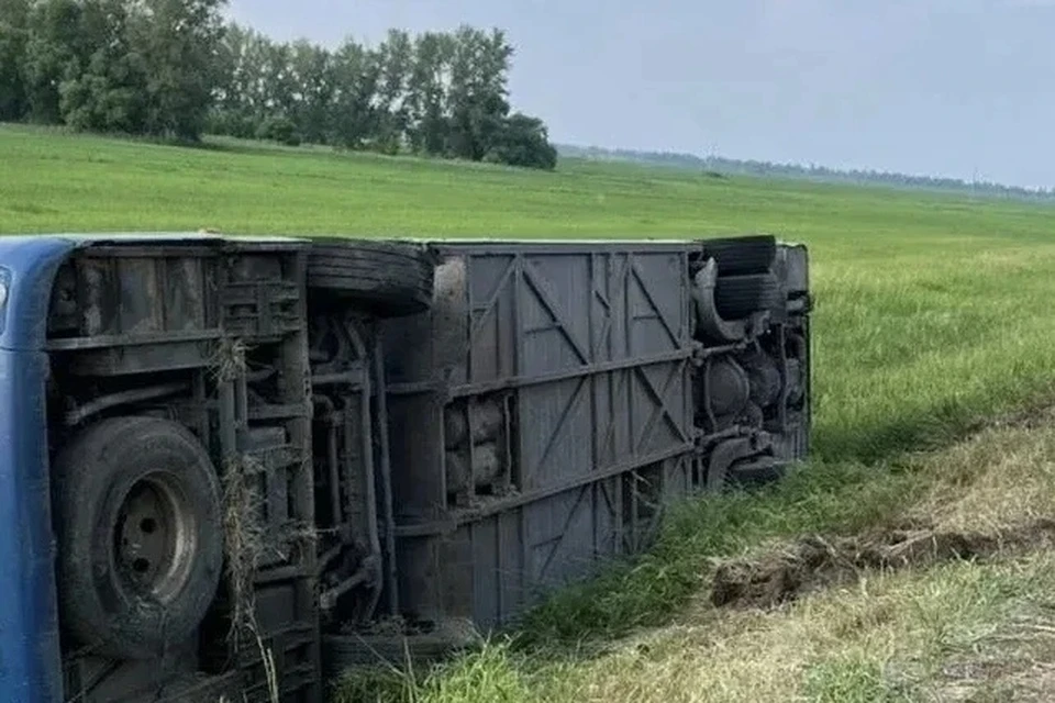 Трое пассажиров госпитализированы