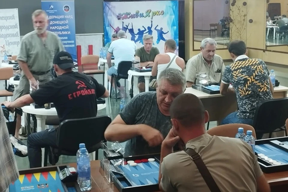 Ветераны боевых действий приняли участие в первенстве по нардам в Донецке. Фото: Филиал фонда «Защитники Отечества» в ДНР
