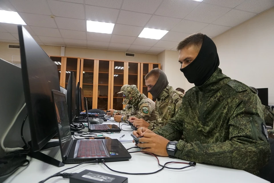 В учебном центре ЮВО военнослужащие осваивают управление FPV-дронами с нуля до госдиплома. Фото: Пресс-служба Южного военного округа.