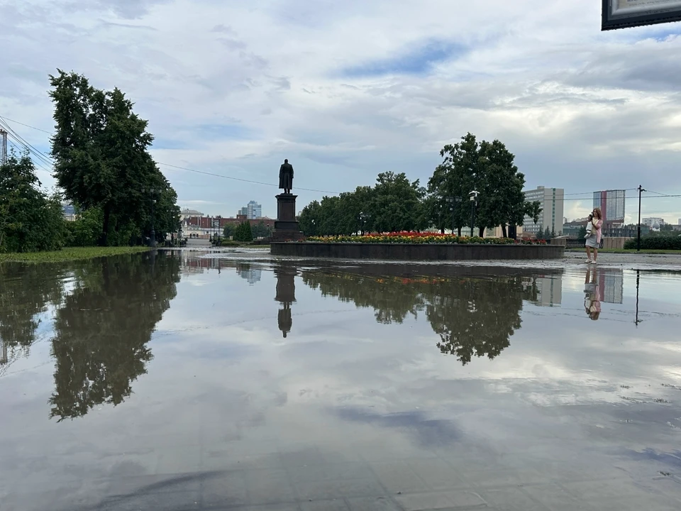Такая обстановка сейчас возле органного зала