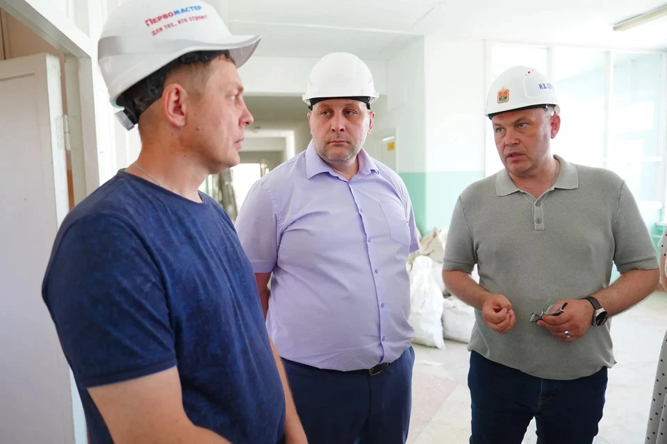 Губернатор Кузбасса проверил капремонт акушерского стационара №3 Новокузнецка.