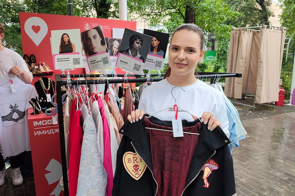 4-5 июля в саду им. Баумана в Москве проходит фестиваль «Город неравнодушных», а в рамках него – Звездный благотворительный маркет.