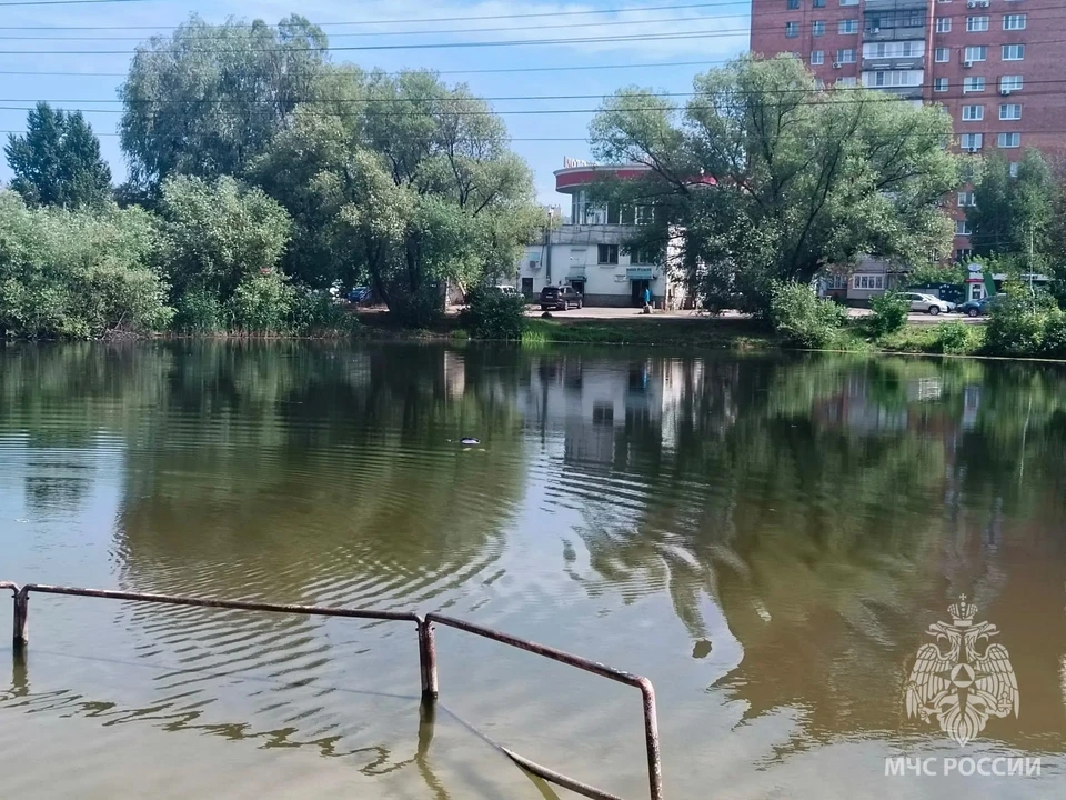Спасатели извлекли тело погибшего, его личность устанавливается.