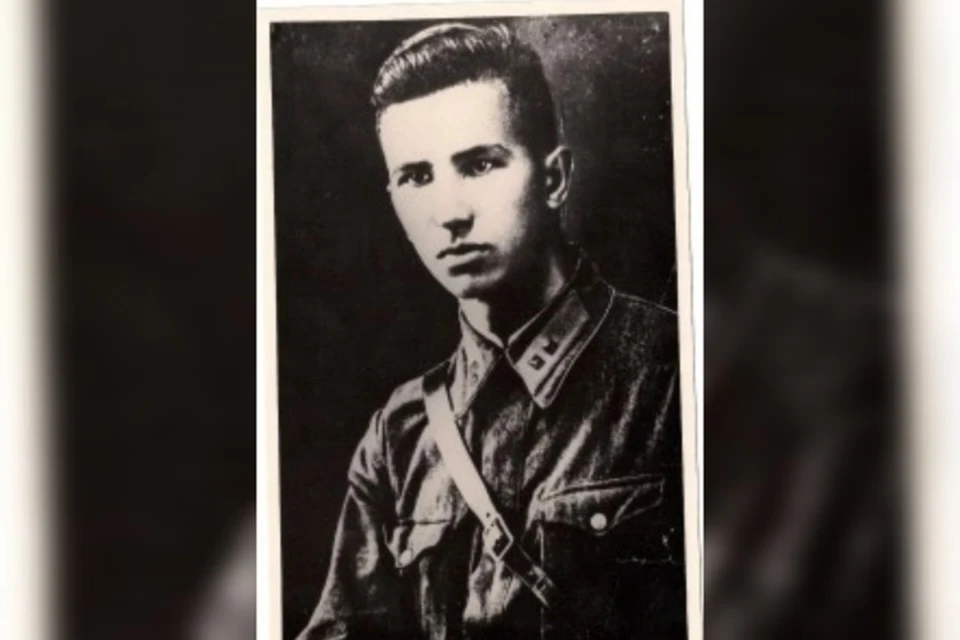 Анатолий Бурденюк родился 6 мая 1922 года в поселке Кармалка Похвистневского района Куйбышевской области. https://burdenyuk.ru/