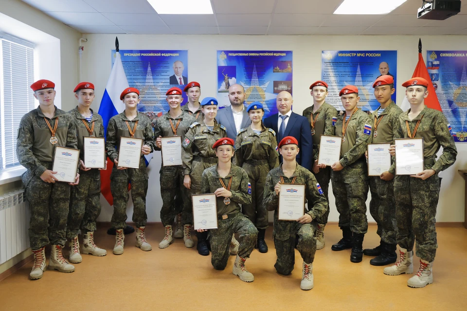 Губернатор вручил победителям и наставникам благодарственные письма