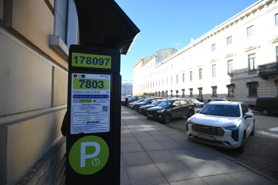 До 1 января 2027 года повышения стоимости за парковку в Петербурге не будет.