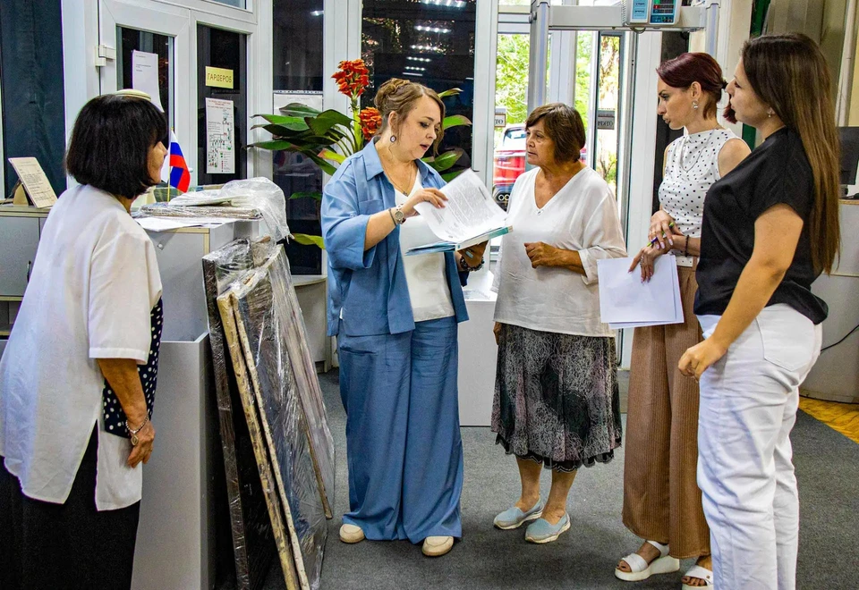 Луганский художественный музей получил уникальный дар. ФОТО: Минкультуры ЛНР
