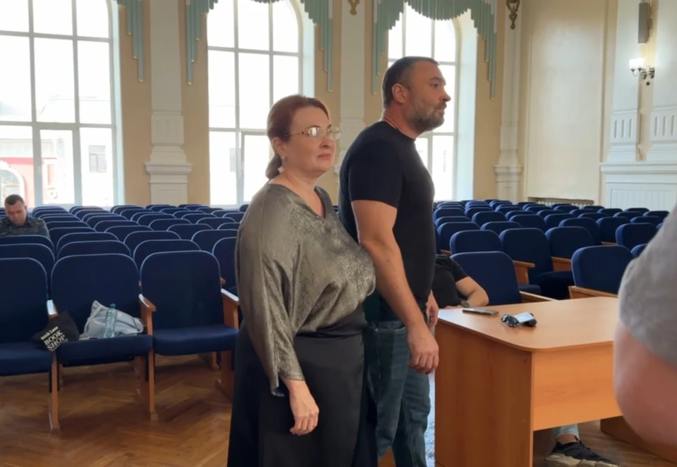 Женщина и мужчина направили ходатайство, в котором попросили допросить их раньше.