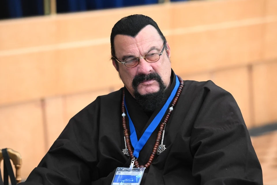 Стивен Сигал усомнился в легитимности Владимира Зеленского
