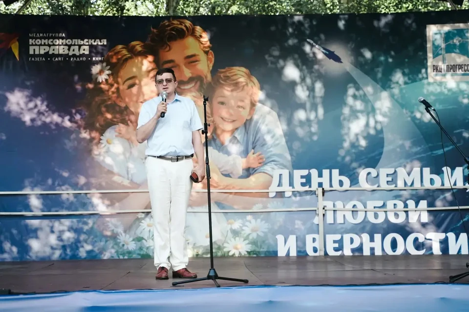 Первый заместитель генерального директора – главный инженер РКЦ «Прогресс» Леонид Михайленко отметил, что на заводе уделяют особое внимание поддержке семей. Фото: РКЦ «Прогресс»
